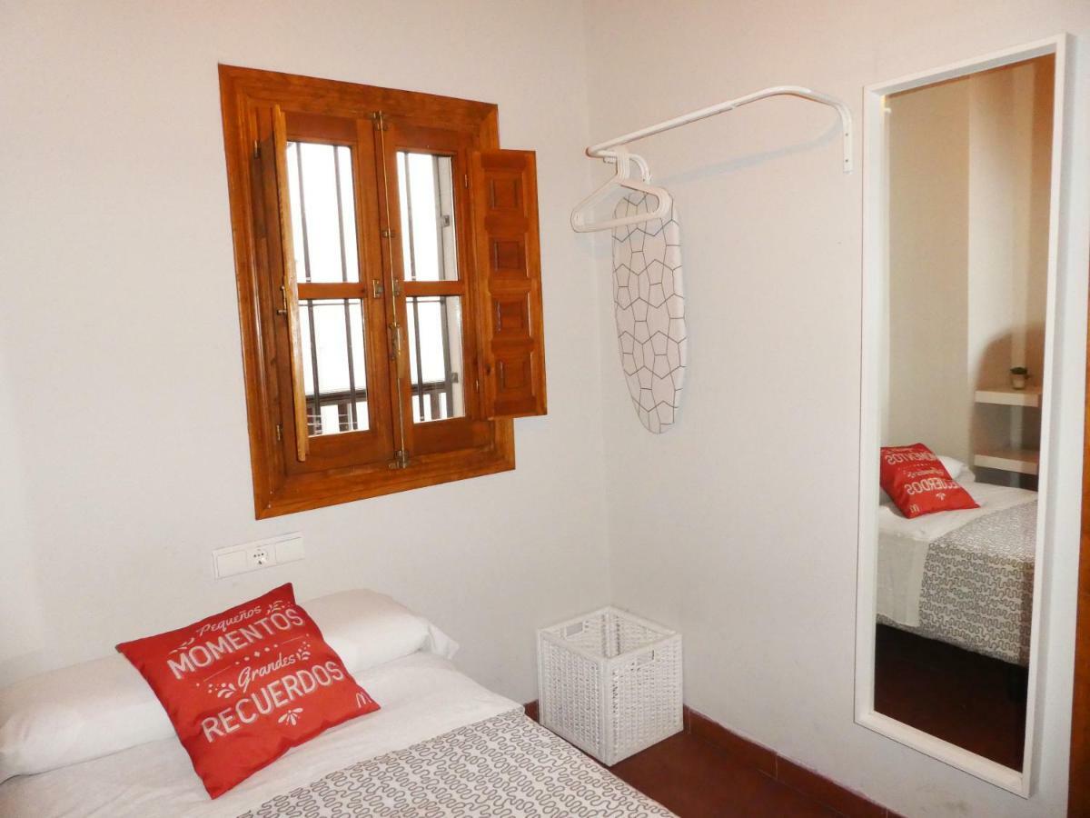 Apartamentos Nahira Suites 3000 غرناطة المظهر الخارجي الصورة