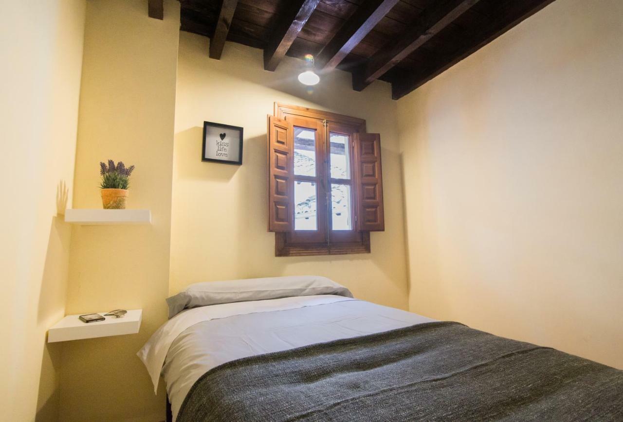 Apartamentos Nahira Suites 3000 غرناطة المظهر الخارجي الصورة