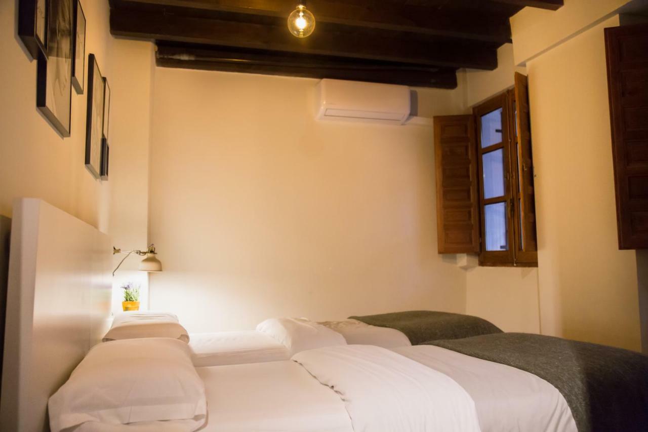 Apartamentos Nahira Suites 3000 غرناطة المظهر الخارجي الصورة